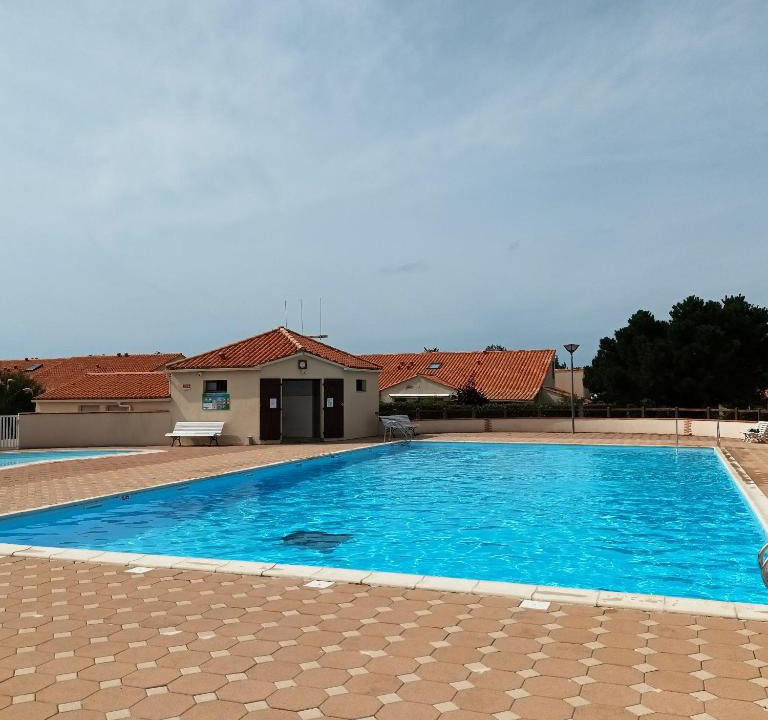 Brem Sur Mer House | Maison de 2 chambres a Brem sur Mer a 800 m de la plage avec piscine partagee et jardin clos
