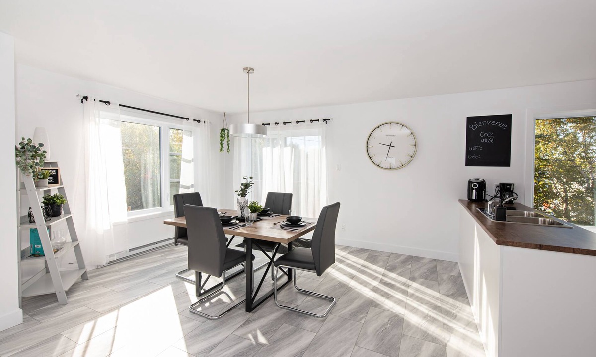 Val-d'Or House | Maison de 4 Lits. 1.5 Salle de Bain. Situe a val D'or