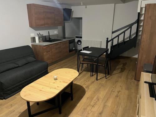 Limons Apartment | Maison de bourg à Limons