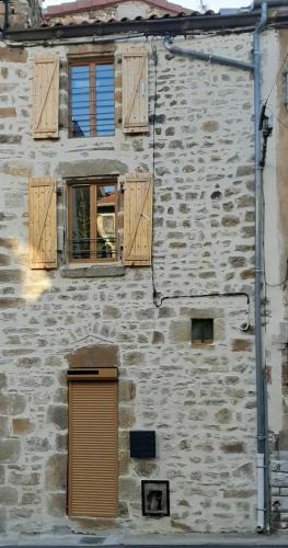 Vic-le-Comte Apartment | Maison de bourg