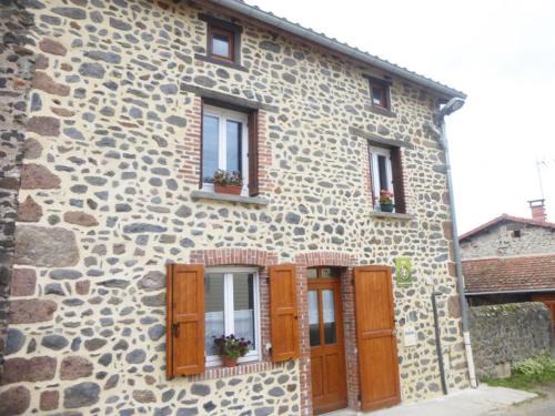 Mazeyrat-Aurouze House | Maison de bourg restaurée avec cour privative au coeur d'un village paisible, proche gorges de l'Allier et sites historiques - FR-1-582-220