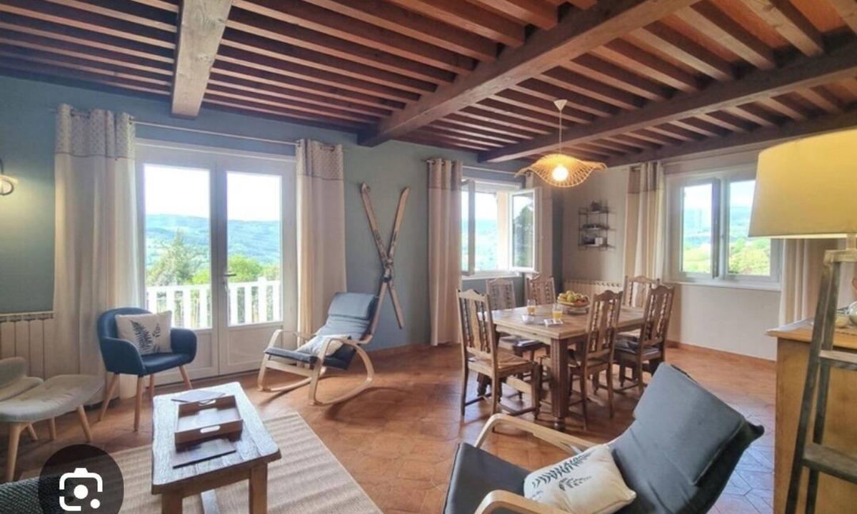 Saint-Georges-en-Couzan House | Maison de Campagne Entière Gîte 3 Épis Jardin Extérieur Clos Animaux Admis