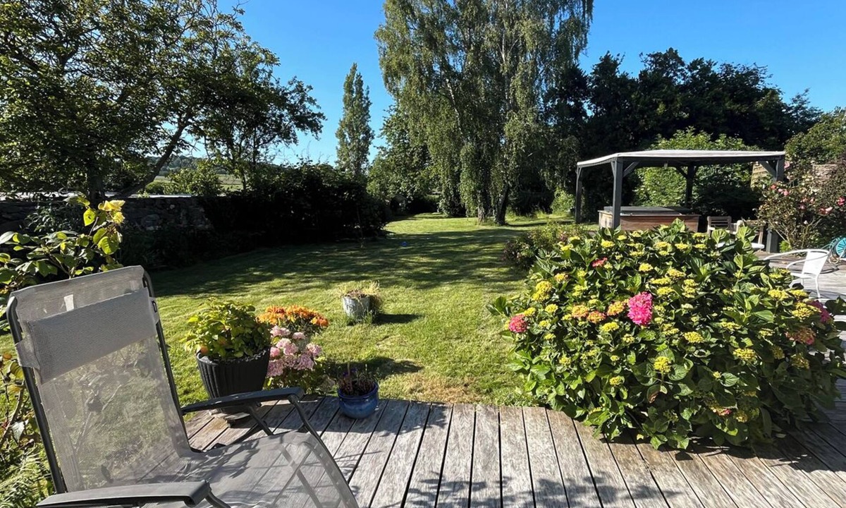La Ville-es-Nonais House | Maison de Campagne Avec Jacuzzi à 300 m de la Rance et 12 mn de St-malo