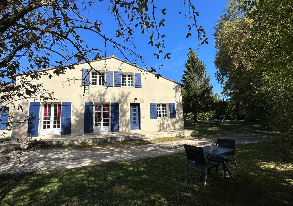 Champniers House | Maison de campagne cosy dans la verdure