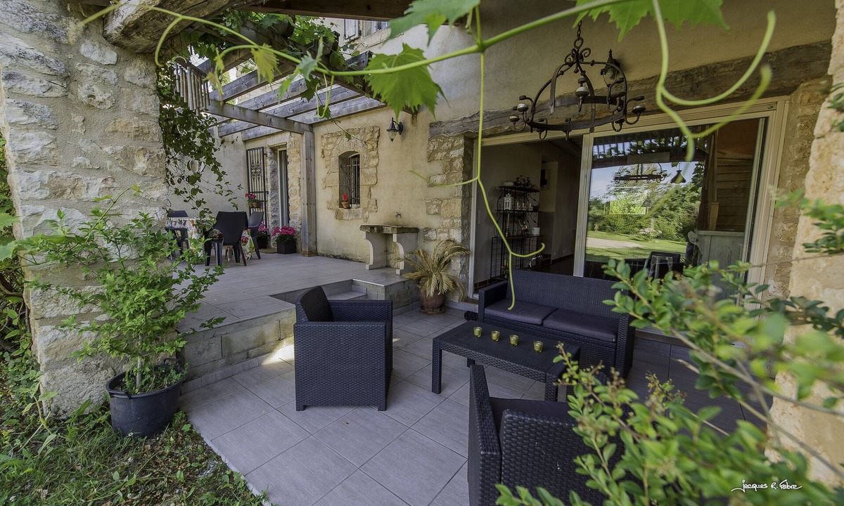 Fauch House | Maison de Campagne en Pierre Blanche un Véritable Havre de Paix et de Quiétude