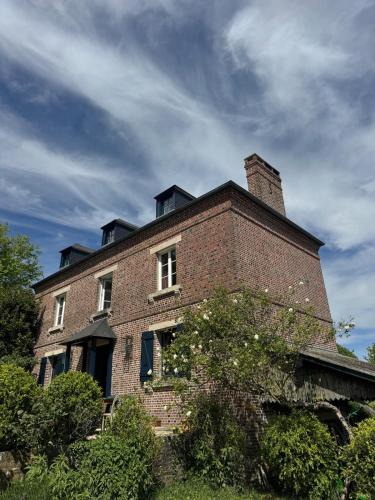 Crouttes House | Maison de campagne Normande en briques rouges