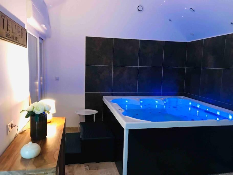 Berthouville House | Maison de charme avec jacuzzi.