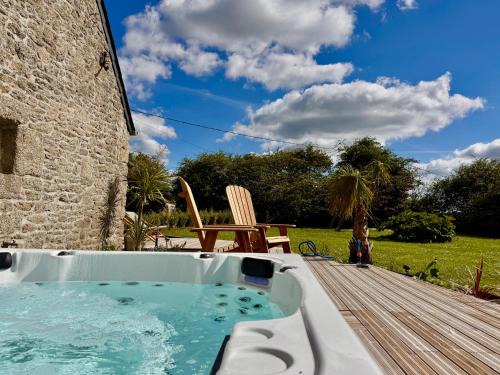 Guerlesquin House | Maison de Charme avec Spa Privatif & Jardin en Pleine Nature - Plages à moins de 20min