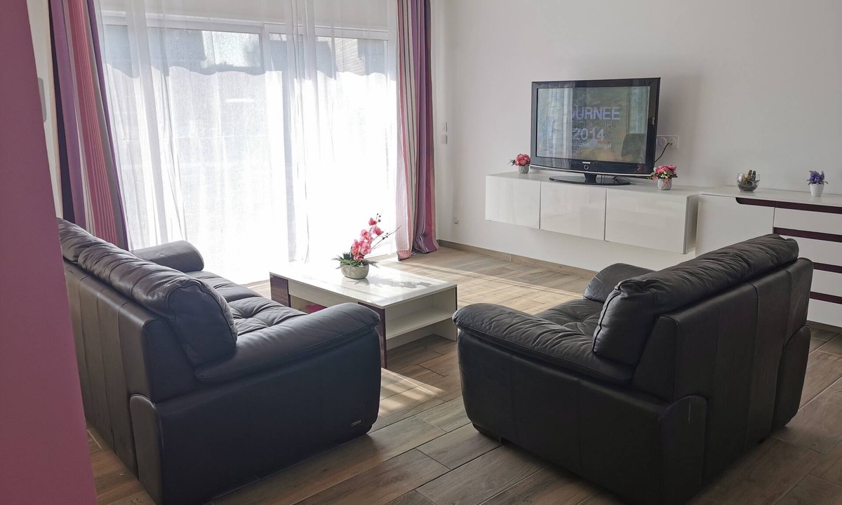 Saint-Etienne-des-Hautes-Terres House | Maison de Famille Avec Jardin à 10 Minutes en Voiture de la Plage !