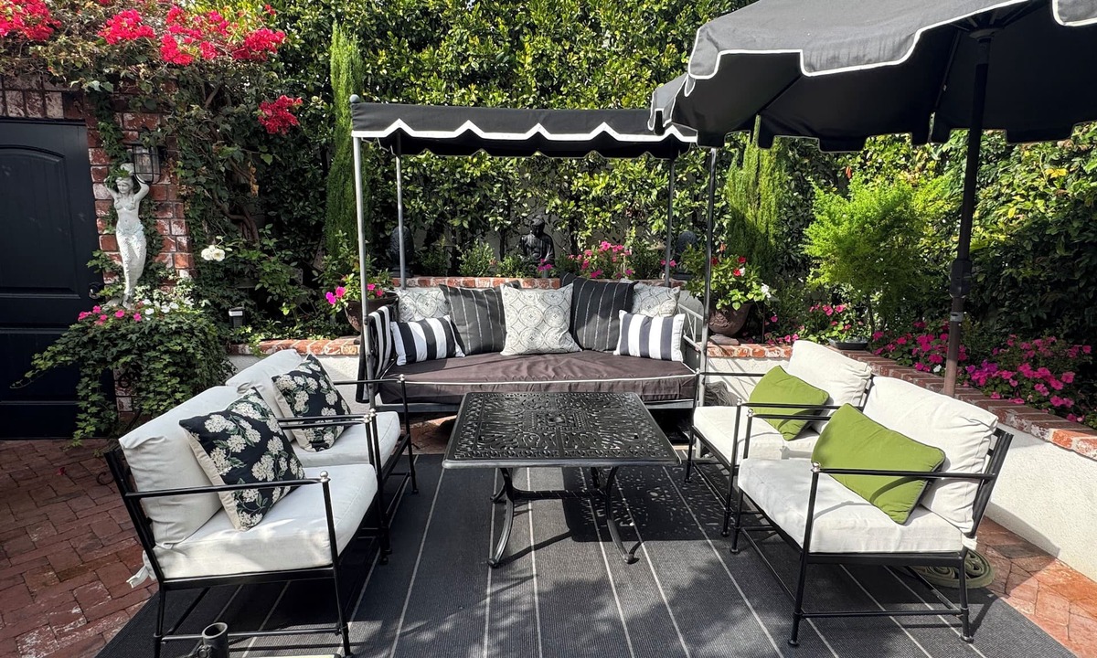 Belmont Shore House | MAISON DE FLEURS, BELMONT FAVORITE PRIVATE YARD, GARAGE + A/C - BOOK NOW