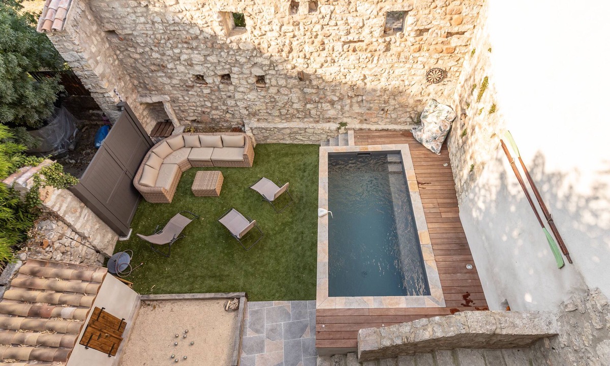 Berrias-et-Casteljau House | Maison de Caractère au Coeur du Village de Berrias. Charme Délicieusement Rétro