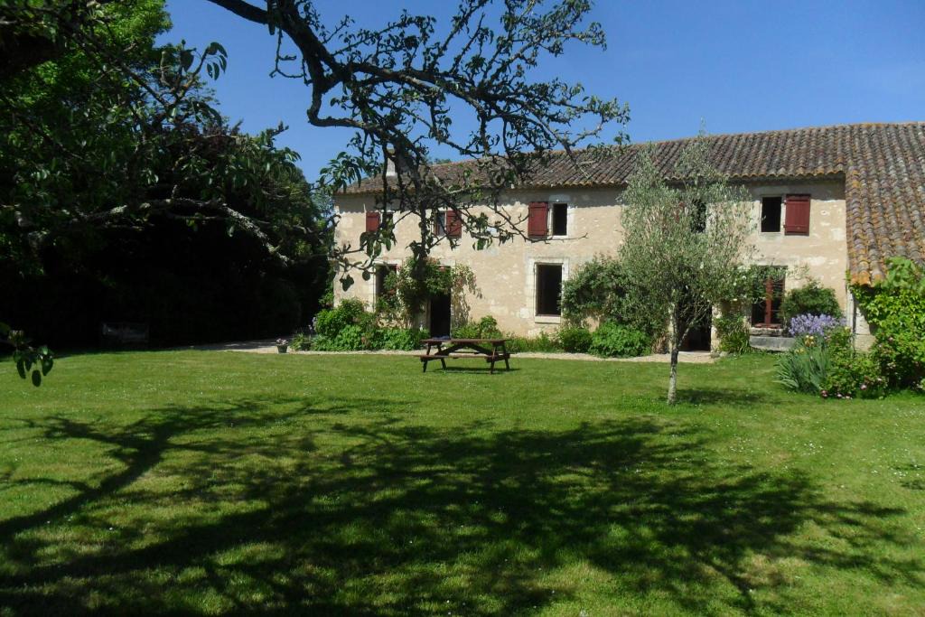 Lugon-et-l'ile-du-Carney House | Maison de Bastien