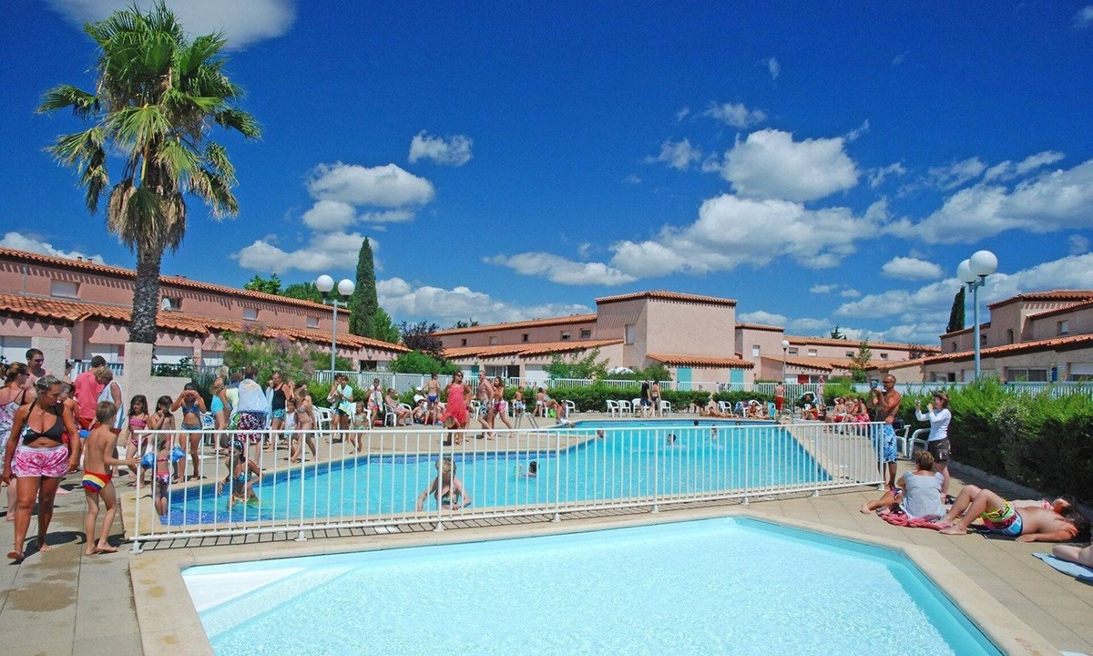 Saint-Cyprien Plage House | Maison de Vacances à Mi-étage avec Accès Piscine!
