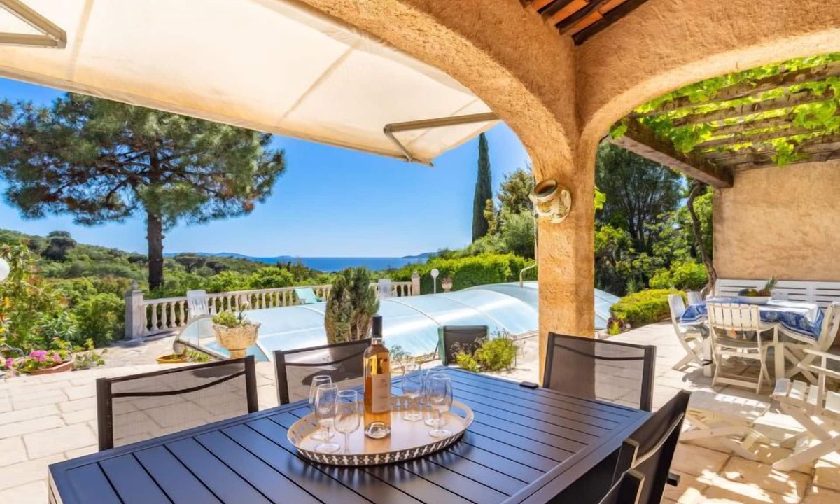 Cavaliere House | Maison de l'Hubac Bleu by Interhome