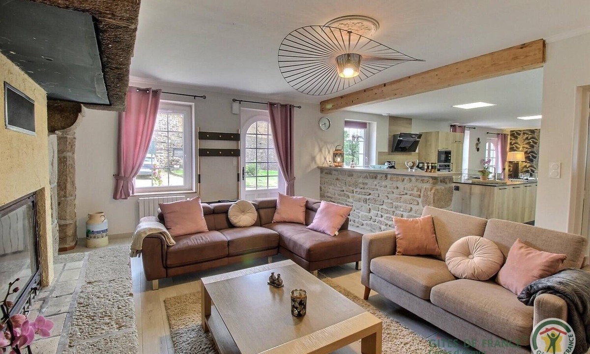 Plenee-Jugon House | Maison de la Ville-j