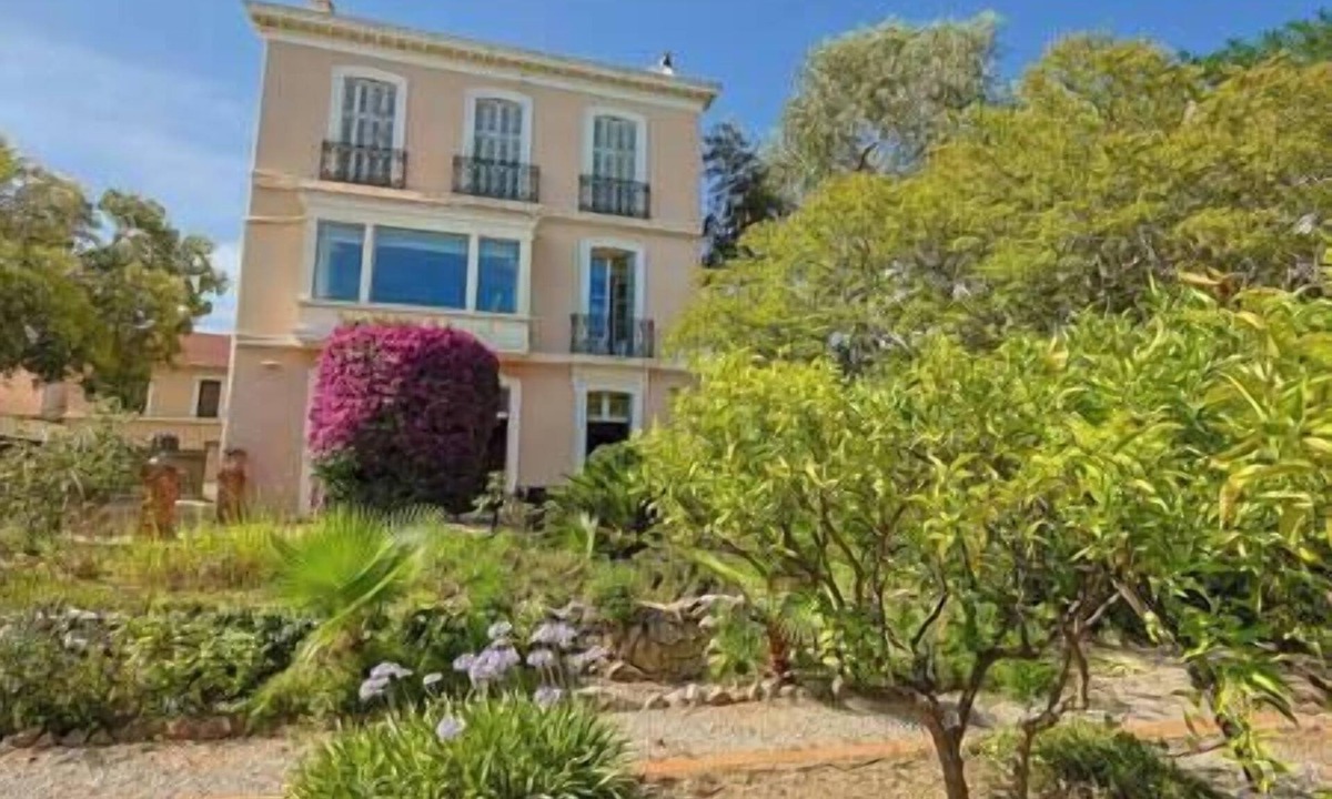 Hyeres City Centre House | Maison de Maître Centre Ville