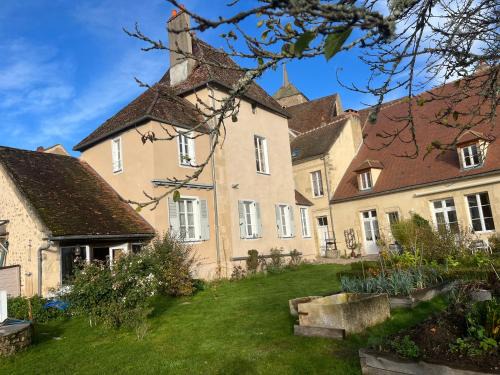 Avallon House | Maison de Noble Nicolas