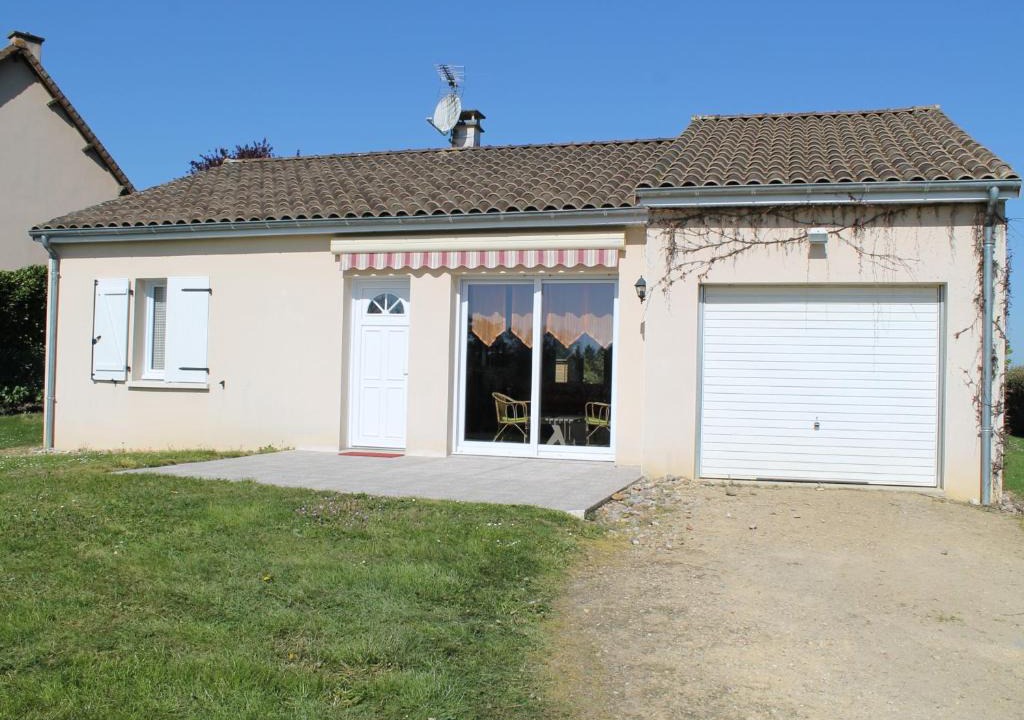 La Roche-Posay House | Maison de plain-pied avec jardin clôturé, proche Thermes St Roch - 3 chambres, WiFi, cuisine équipée - FR-1-541-46