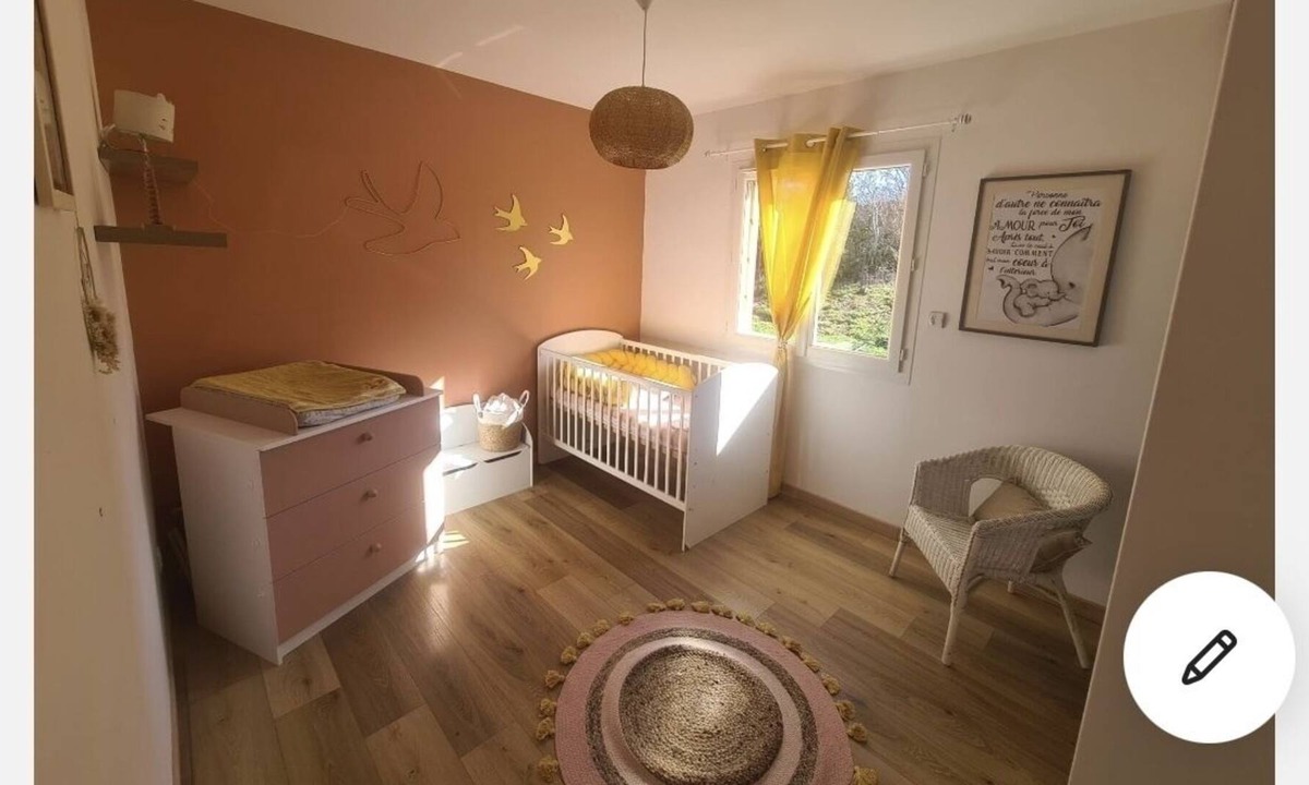 Commelle-Vernay House | Maison de Plein Pied