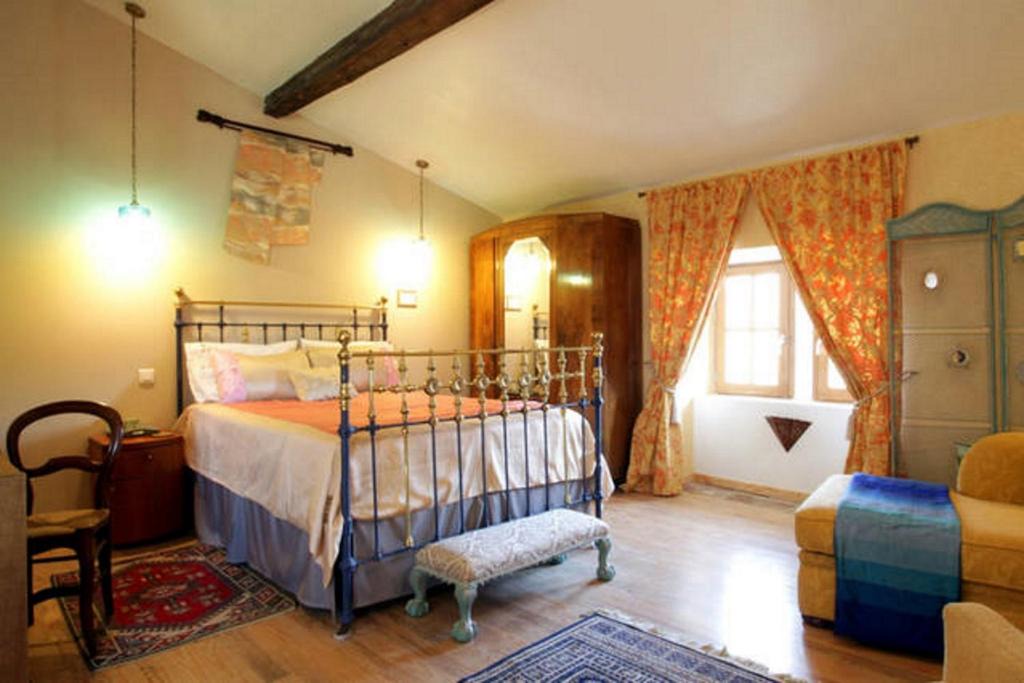 Montolieu Apartment | Maison de Textile Apartment