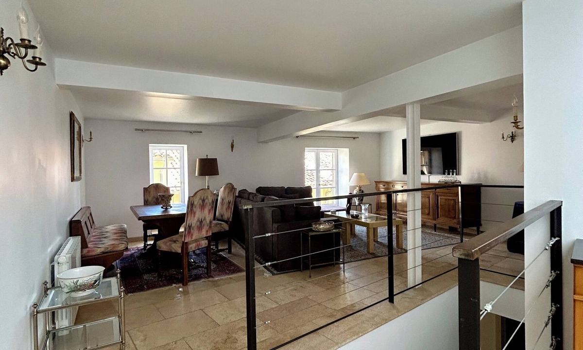 Chateauneuf-du-Pape House | Maison de Village Entièrement Rénovée