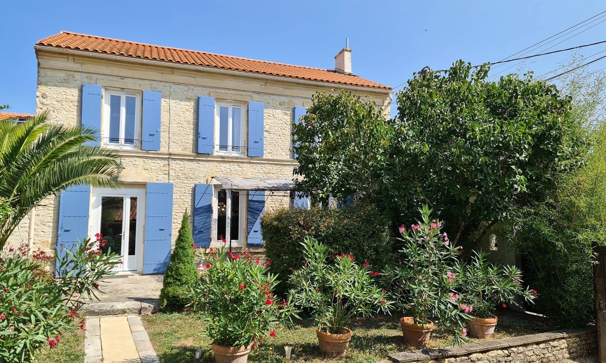 Saint-Mard House | Maison de Vacances en Pierre Avec Piscine