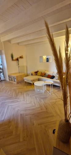 Villeneuve-de-Berg Apartment | Maison de ville en pierre - 6 couchages