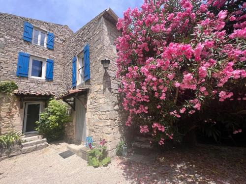Issirac House | Maison de village atypique