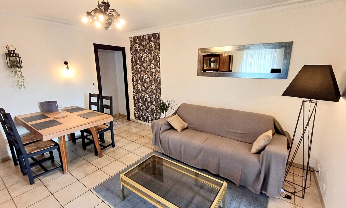 Grand Besancon House | Maison de Village Avec Jardin