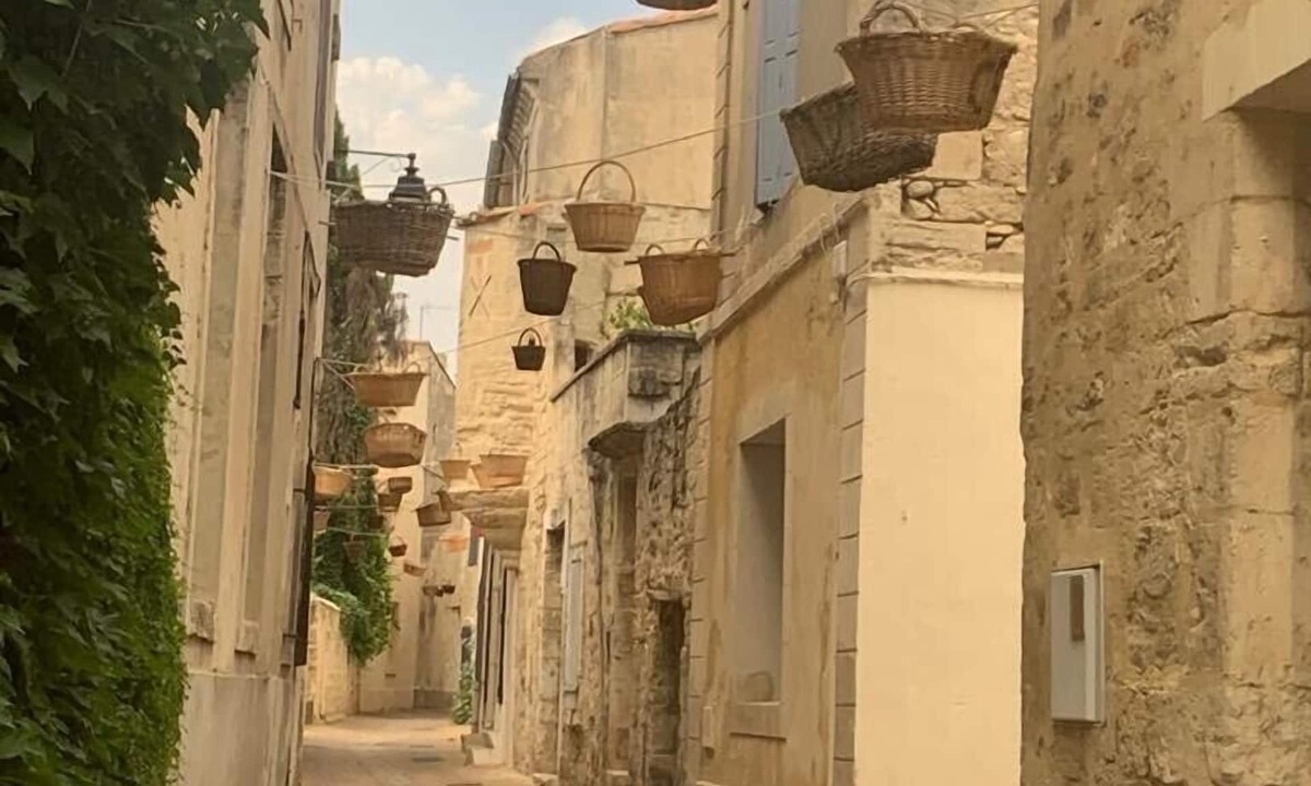 Vallabregues House | Maison de Village Provençal