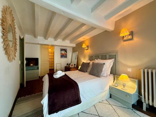 Marquixanes House | Maison de village Mer et Montagne
