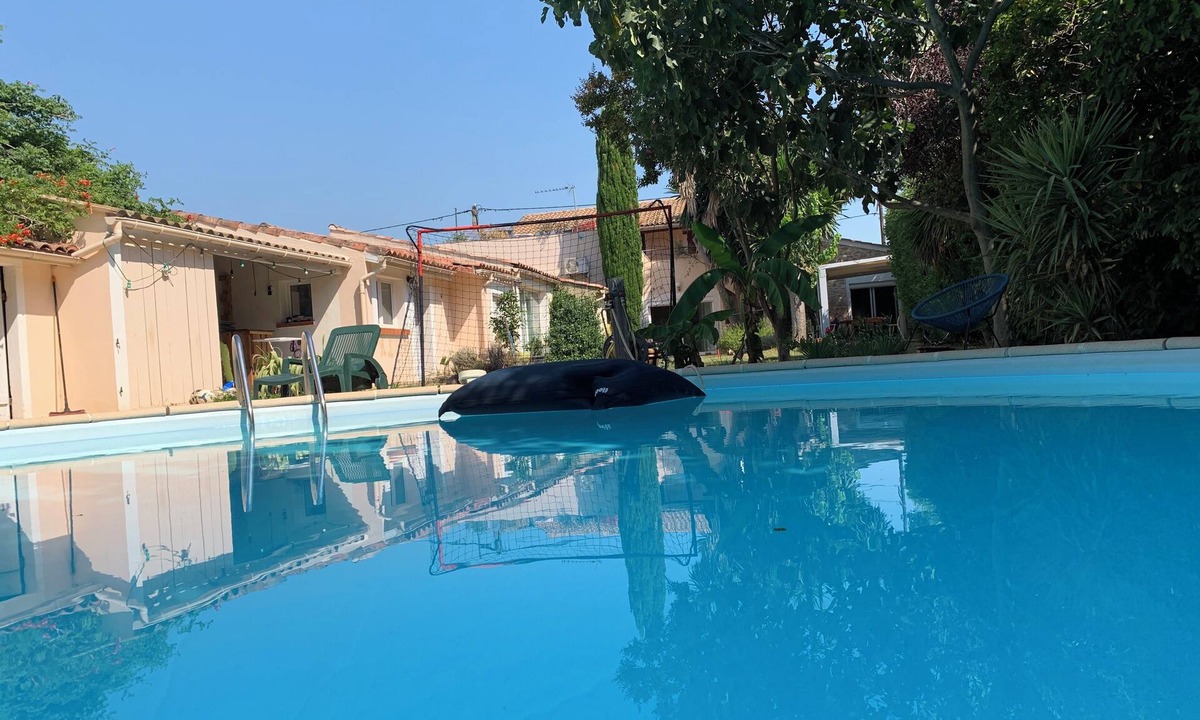 Lunel House | Maison de Ville Avec Jardin et Piscine. A 20 min des Plages
