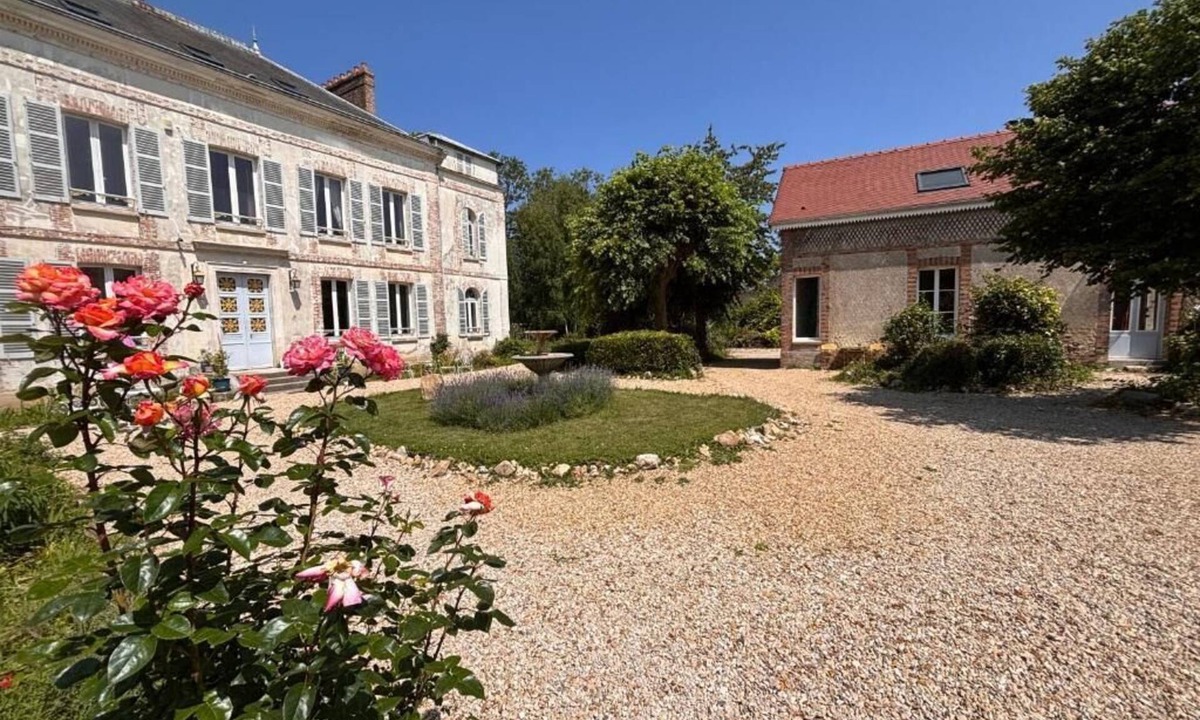 Villeblevin House | Maison des Artistes