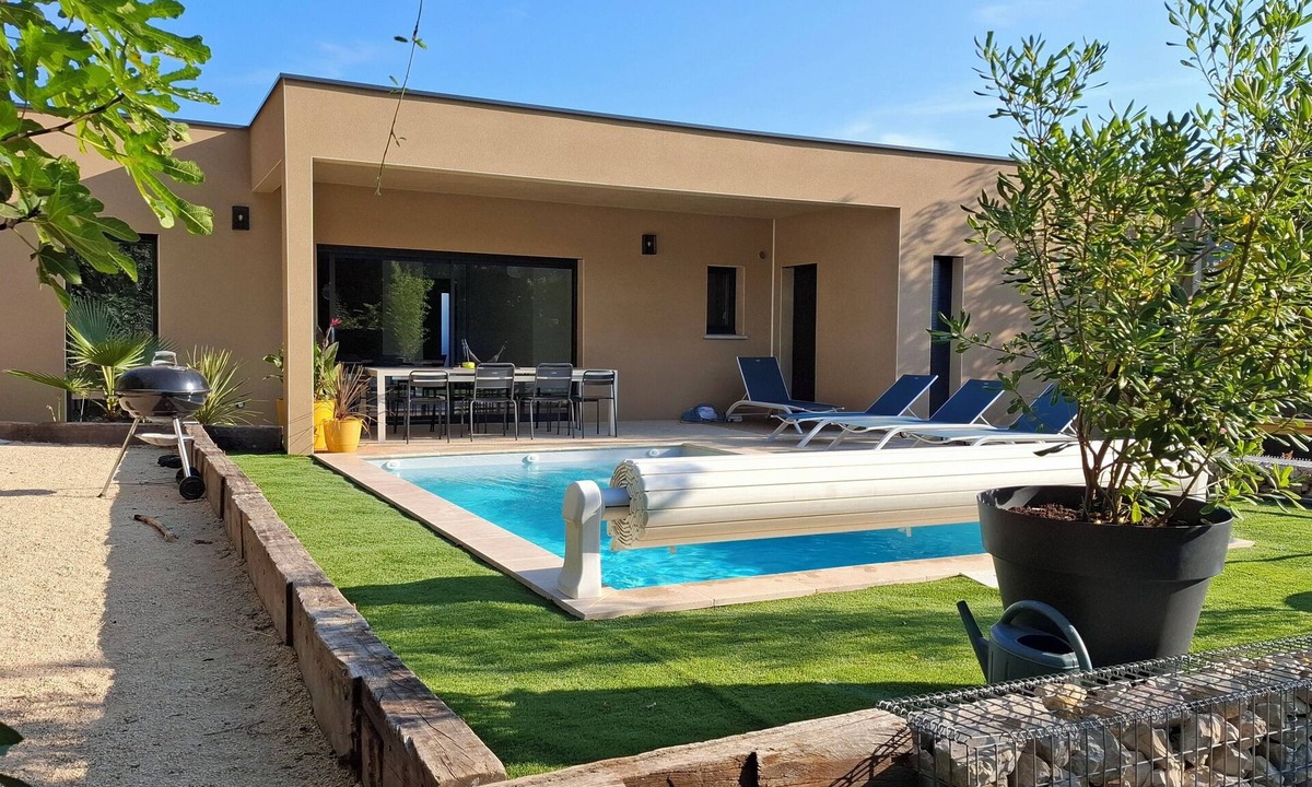 Ucel House | Maison des libellules de dugradus private swimming pool and pétanque court
