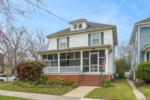 Cape Charles House | Maison des Reves - Historic charm in the heart of Downtown!