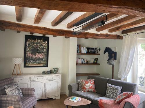 Fontaine-Chaalis House | Maison des Roses