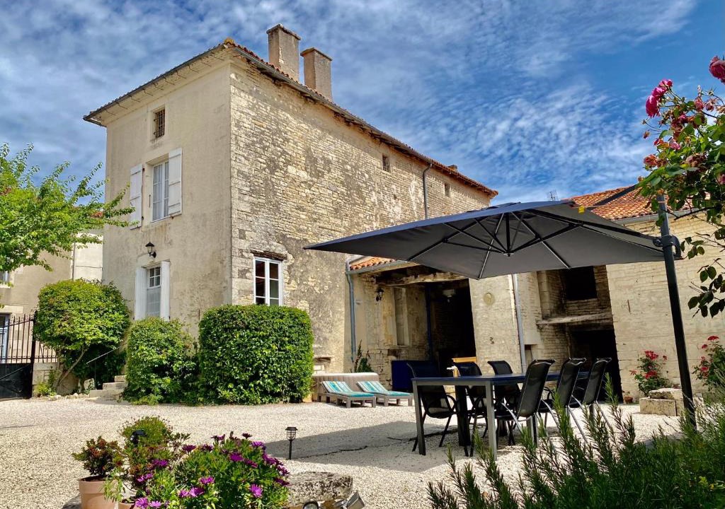 Tusson Bed & Breakfast | Maison Dix Tusson