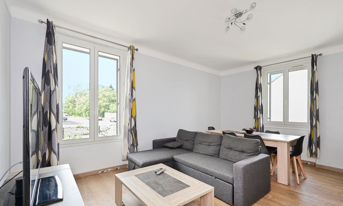 Sully-sur-Loire House | Maison du Chemin de Fer