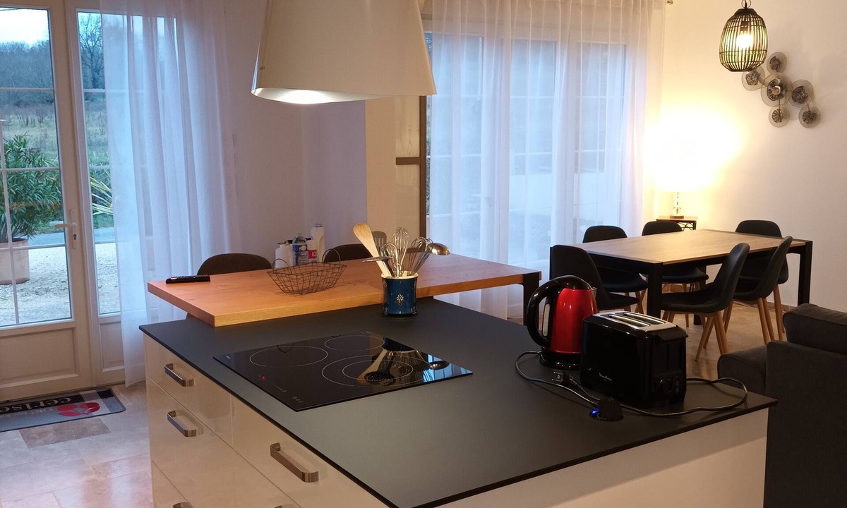 Lanquais House | Maison du lac & Château de Lanquais