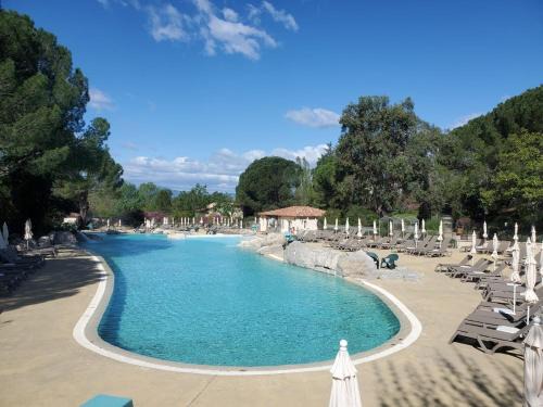 Rouret House | maison duplex avec grande terrace dans village de vacances