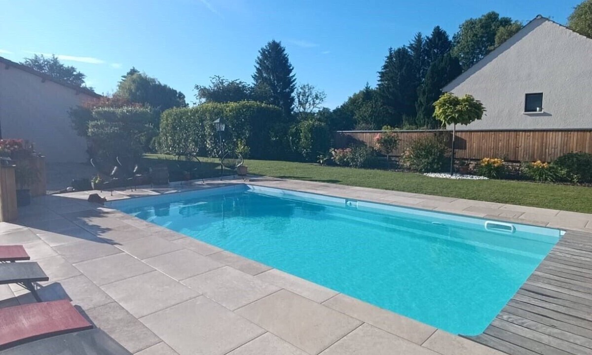 Ladoix-Serrigny House | Maison en Pierre Avec Terrasse et Piscine Dans le Vignoble Bourguignon
