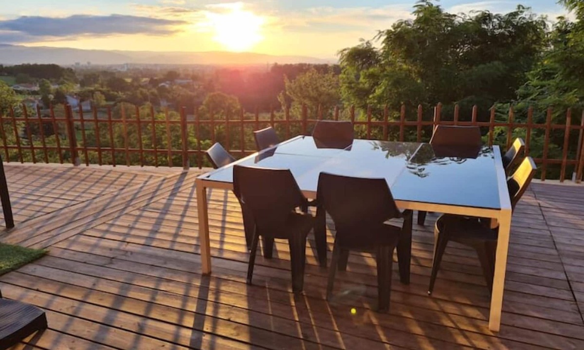 Perreux House | Maison en Pierre Avec Jacuzzi été et Hiver