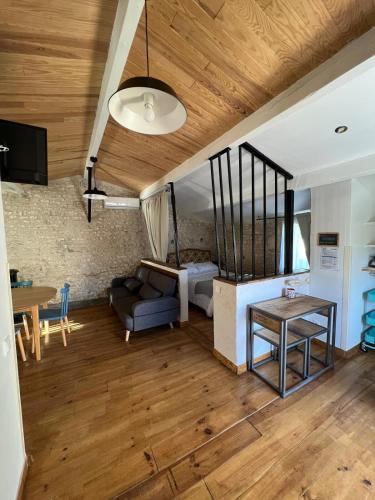 Velluire House | Maison en pierres, calme et authenticité vendéenne