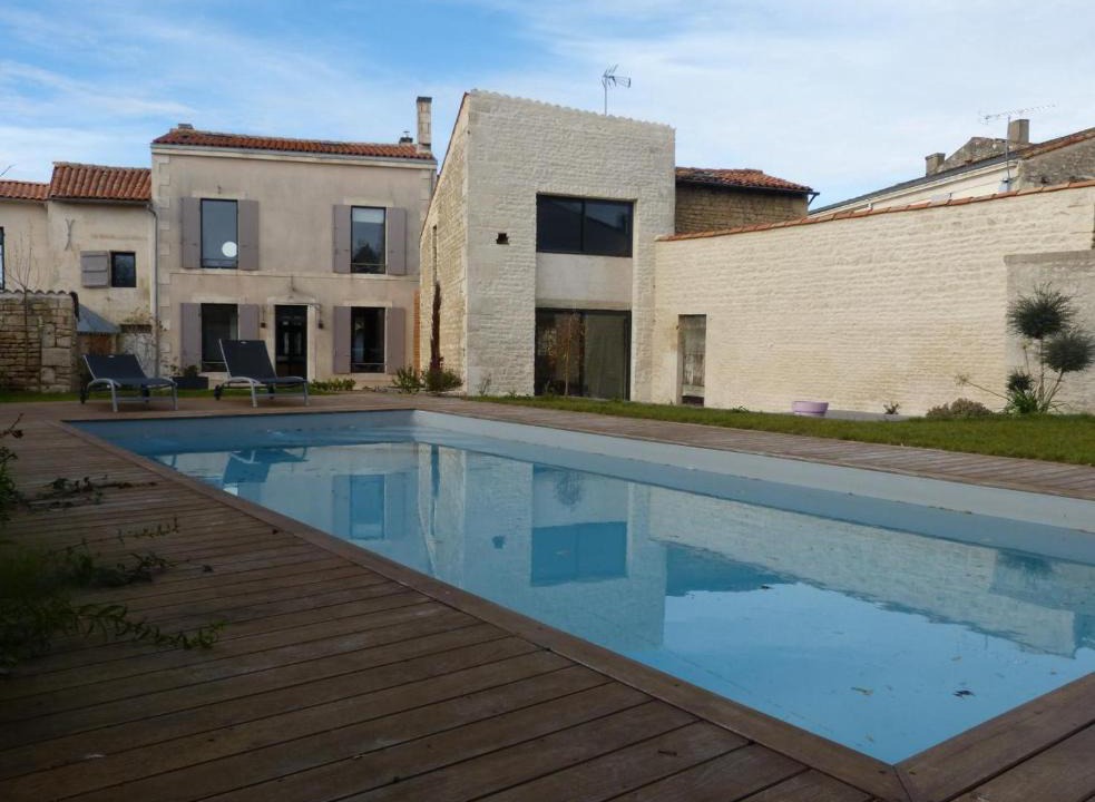 Saint-Florent House | Maison En Ville