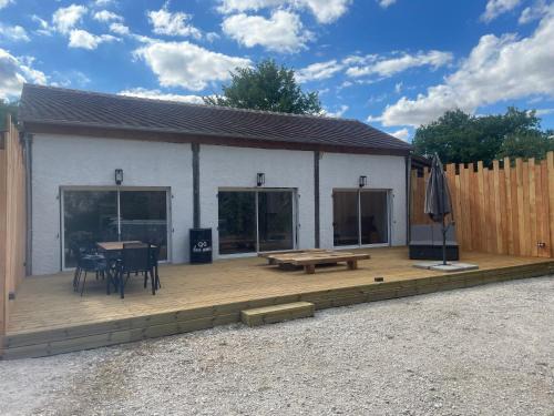 Lailly-en-Val House | maison entière piscine balnéo