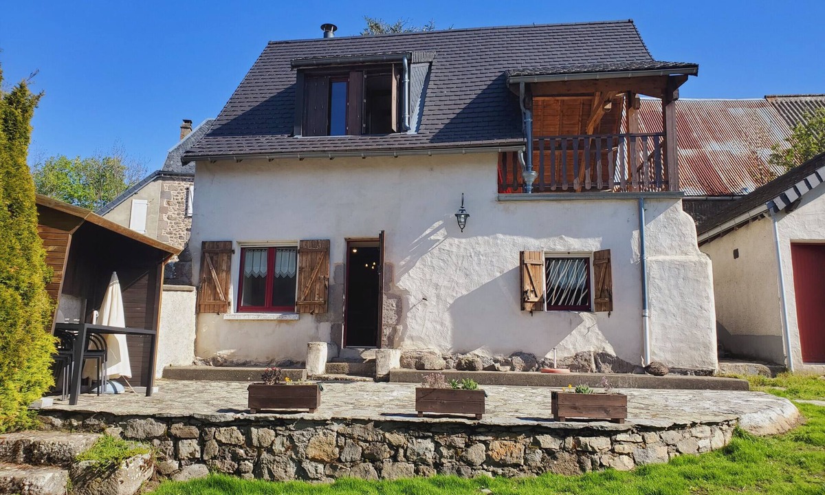 Chambon-sur-Lac House | MAISON ENTRE LACS ET MONTAGNES