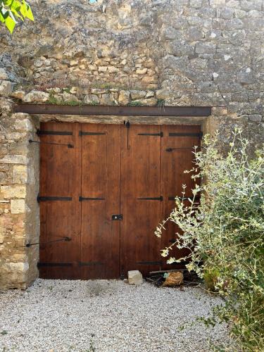 Cornillon House | Maison et studio avec jardin et bassin