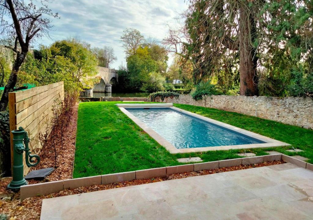 Bazouges-sur-le-Loir House | Maison familiale près du Zoo de la Flèche avec piscine chauffée, jardin et cheminée - FR-1-410-377