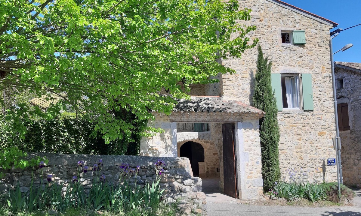 Vallon-Pont-d'Arc House | Maison Familiale Tout Confort à Vallon Pont D'arc, Dans Quartier Calme