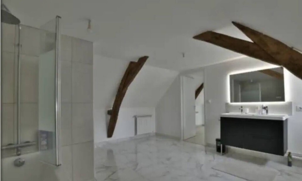 Lezigne House | Maison Familiale 11 Personnes